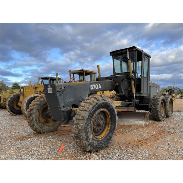 1986 JOHN DEERE 570A Motor Grader