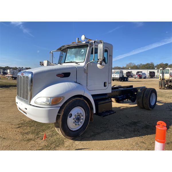 2007 PETERBILT 330 Cab and Chassis Truck