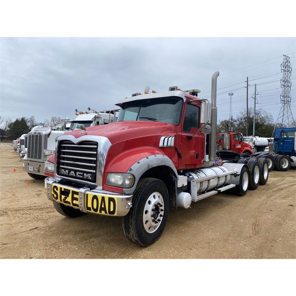2013 MACK GU713 Day Cab Truck
