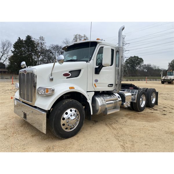 2020 PETERBILT 567 Day Cab Truck