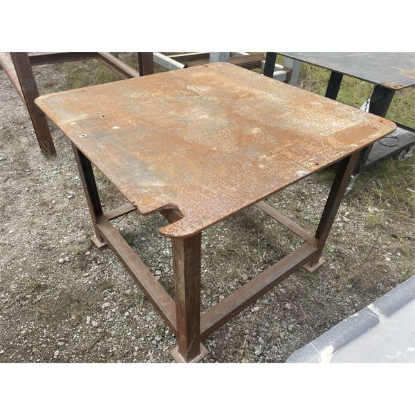 4'x4' METAL TABLE