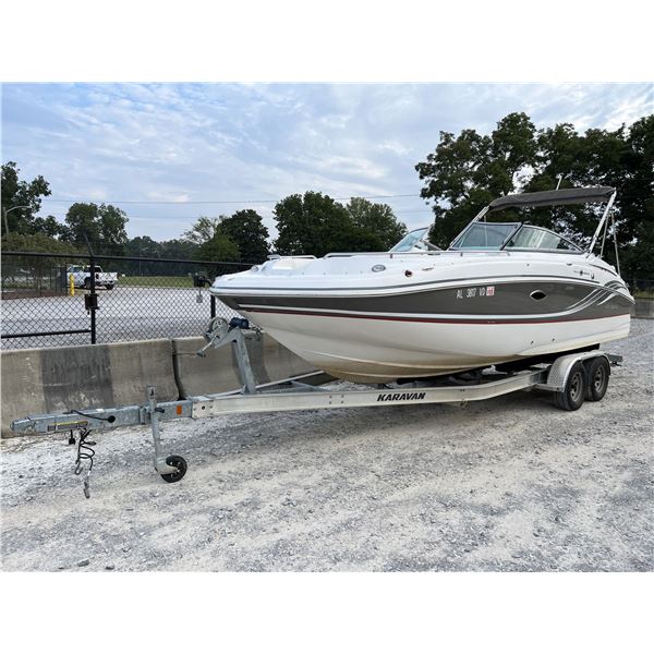 2012 HURRICANE 2400 SUNDECK Boat