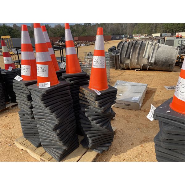 (25) SAFETY CONES