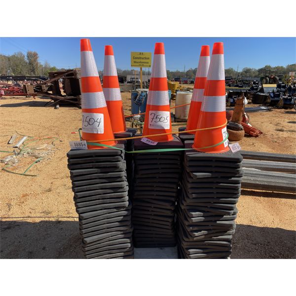 (25) SAFETY CONES