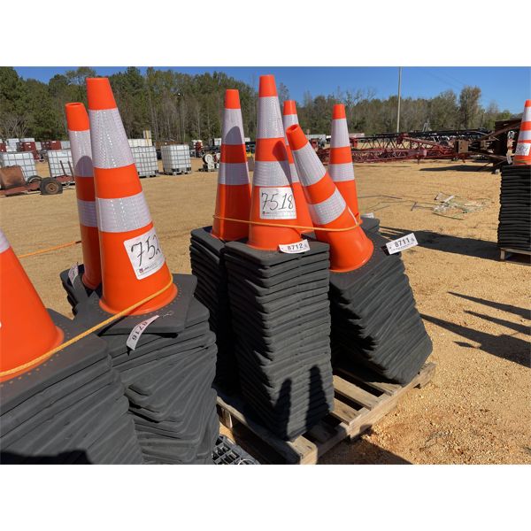 (25) SAFETY CONES