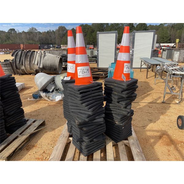 (25) SAFETY CONES