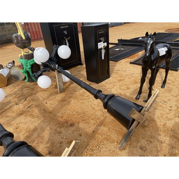 HORSE LAMP POST