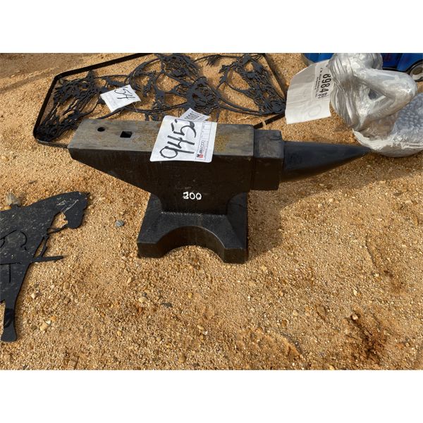 CAST IRON ANVIL, 200LBS