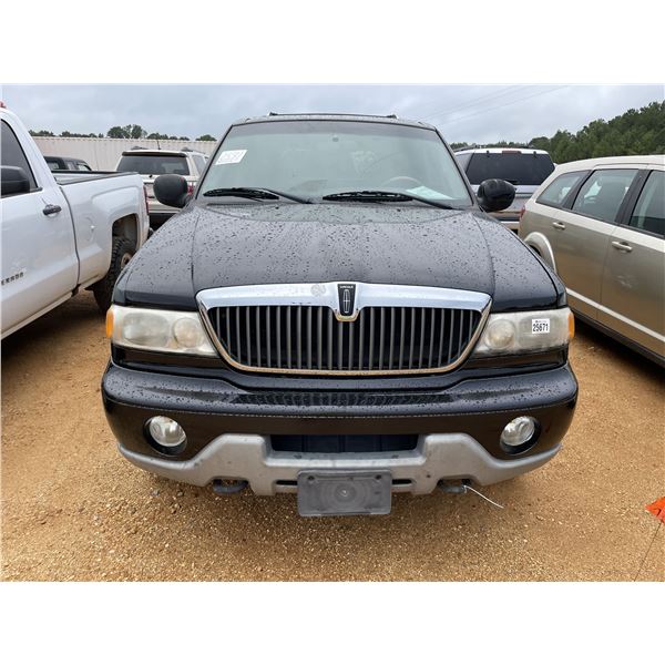 11/16 73番　ゆうと様　5台 2001 LINCOLN NAVIGATOR SUV - J.M. Wood Auction Company, Inc.