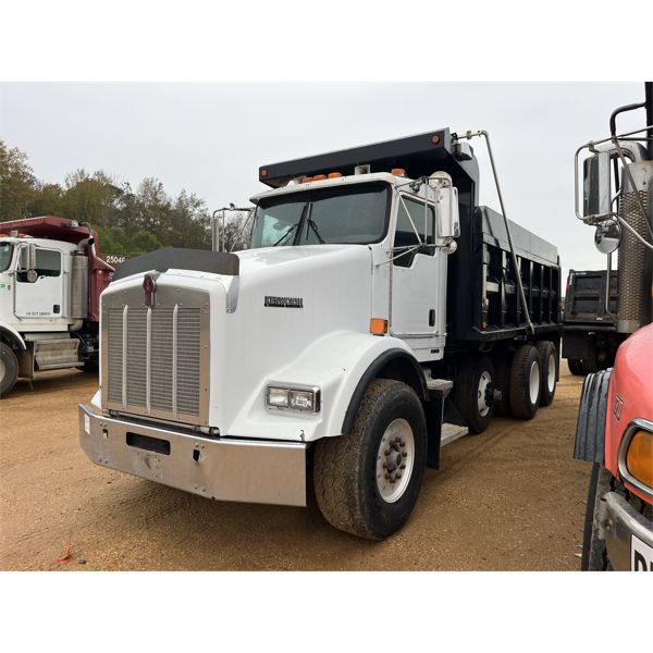 2003 KENWORTH T800 Dump Truck