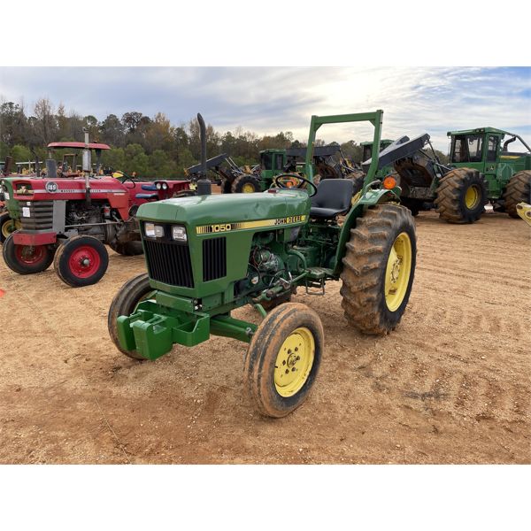 JOHN DEERE 1050 Farm Tractor