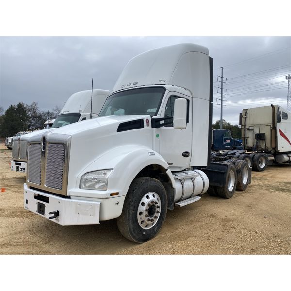 2019 KENWORTH T880 Day Cab Truck