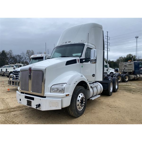 2019 KENWORTH T880 Day Cab Truck