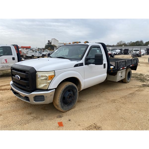 2011 FORD F350 XL Flatbed Truck