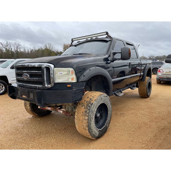 2005 FORD F250 LARIAT FX4 Pickup Truck
