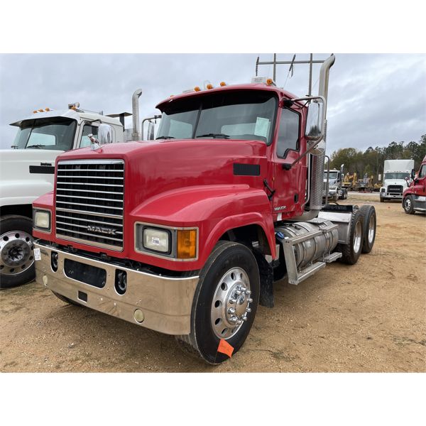 2013 MACK CHU613 Day Cab Truck
