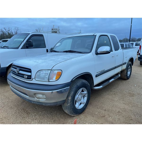 2002 TOYOTA TUNDRA Pickup Truck