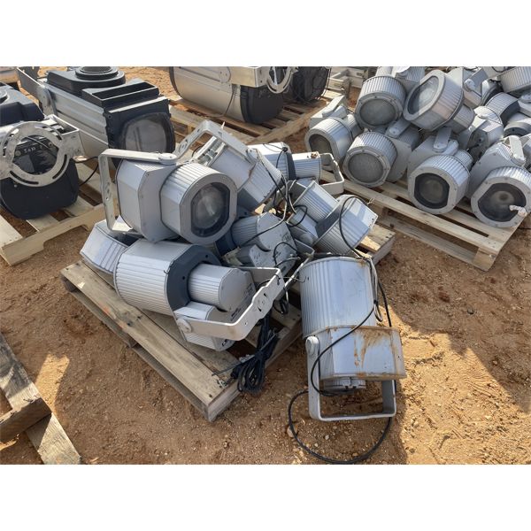 (8) MARTIN EXTERIOR 200 STAGE LIGHTS