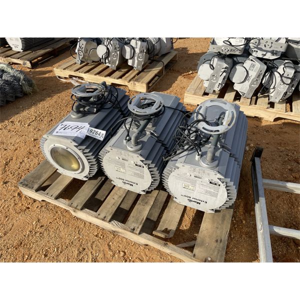 (2) MARTIN EXTERIOR 600 STAGE LIGHTS