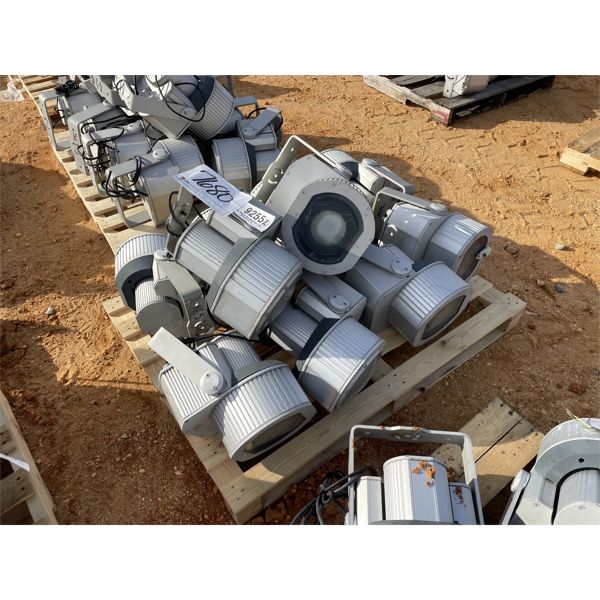 (11) MARTIN EXTERIOR 200 STAGE LIGHTS