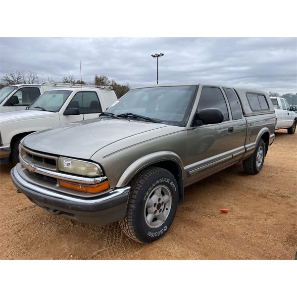 2001 CHEVROLET S10 Pickup Truck