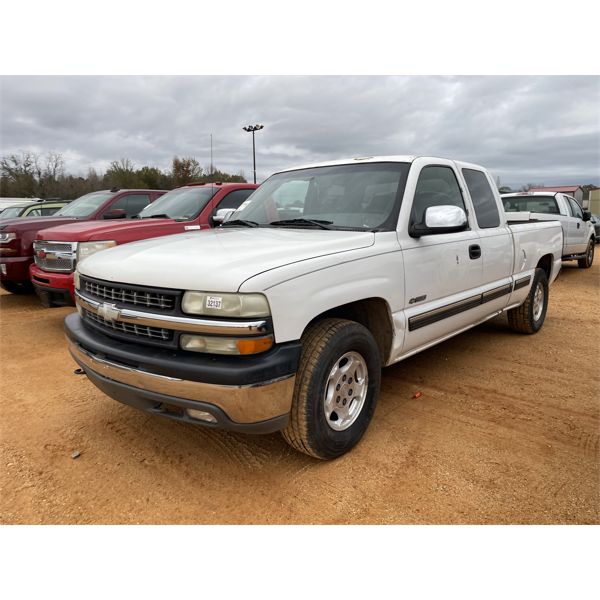 2002 CHEVROLET SILVERADO 1500 LS Pickup Truck