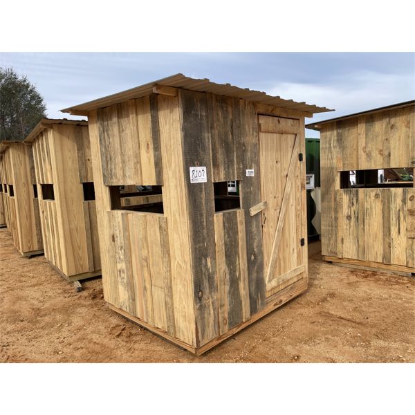 62" x 74" WOODEN SHOOTING HOUSE
