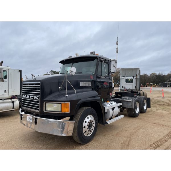 1998 MACK CH613 Day Cab Truck