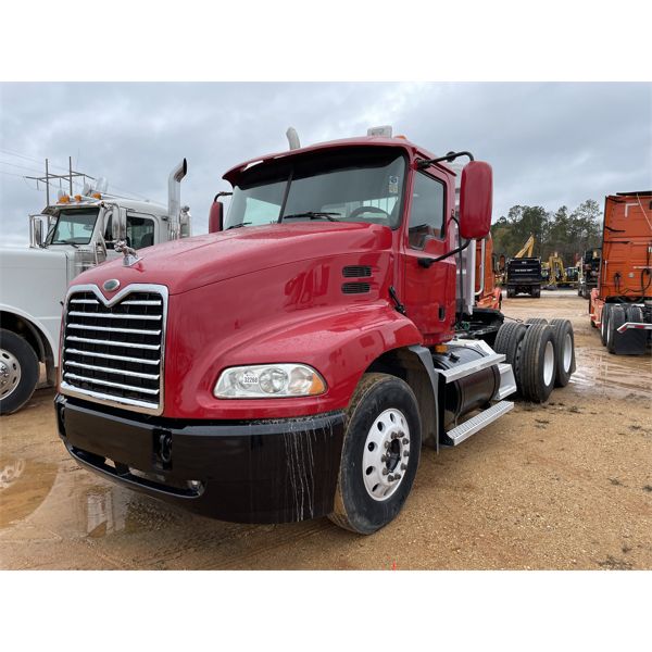 2007 MACK CXN613 Day Cab Truck