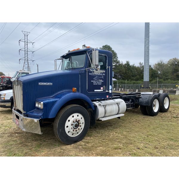 1992 KENWORTH T800 Cab and Chassis Truck