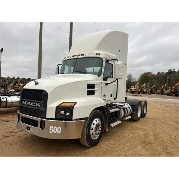 2022 MACK AN64T Day Cab Truck