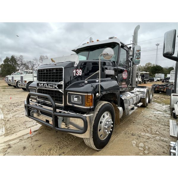 2020 MACK PI64T Day Cab Truck