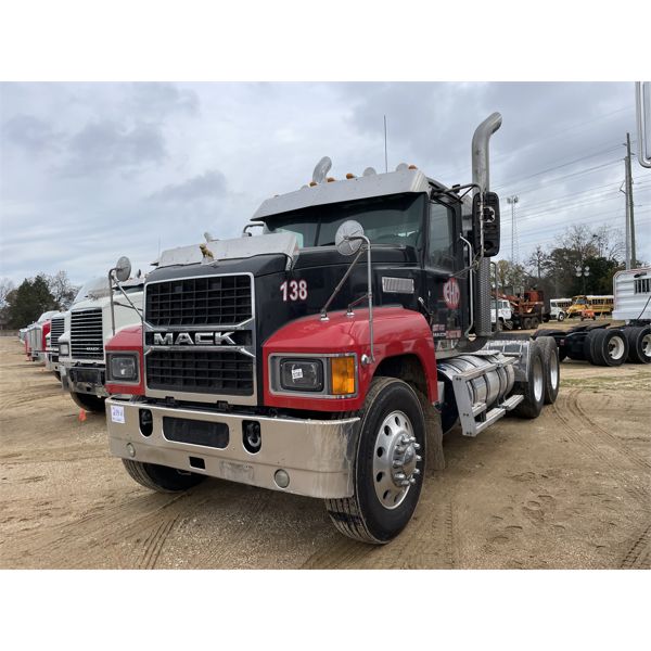 2017 MACK CHU613 Day Cab Truck