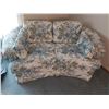Image 1 : Floral Loveseat - 63W x 33D x 29H