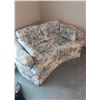Image 3 : Floral Loveseat - 63W x 33D x 29H
