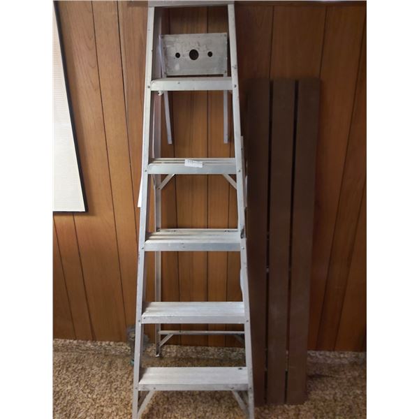 6' Step Ladder & Wooden Bench With Folding Legs