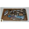 Image 1 : FLAT OF ASSORTED SOCKETS AND WRENCHES