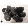 SET OF MEDIUM SIZE RUBBER BOOTS FOR DOGS