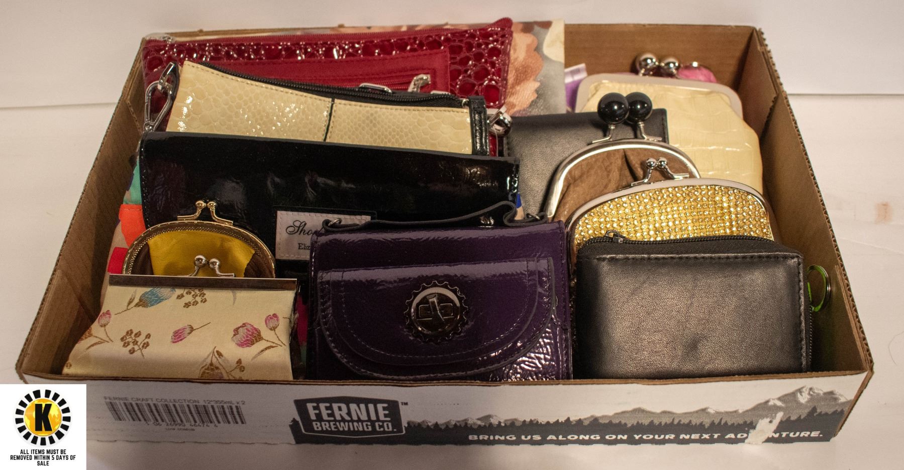 Wallet Assortment WALLETS/CHANGE PURSES/MAKEUP BAGS ASSORTED 15 PC