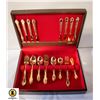 Image 1 : "ROGERS BROS" GOLD FLATWARE IN WOOD CANTEEN (50)