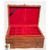 Image 1 : VINTAGE "FIRST LADY" WOOD JEWELLERY BOX W/ VELVE