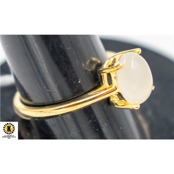 #138-UNHEATED MOONSTONE RING SIZE 7.75