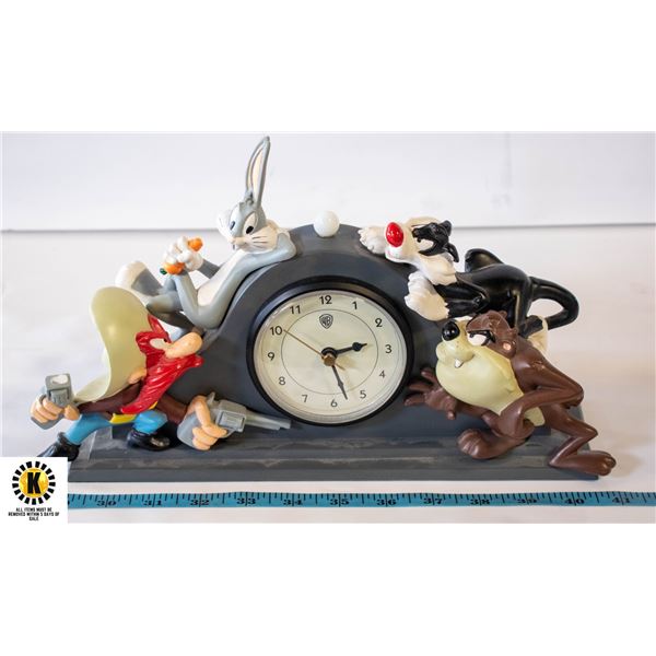 WARNER BROS.LOONEY TUNES CLOCK,WORKS WELL