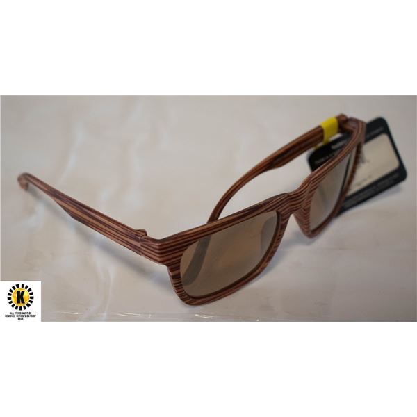 NEW PAIR OF FOSTER GRANT SUNGLASSES
