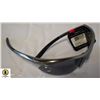 Image 1 : NEW PAIR OF FOSTER GRANT SUNGLASSES