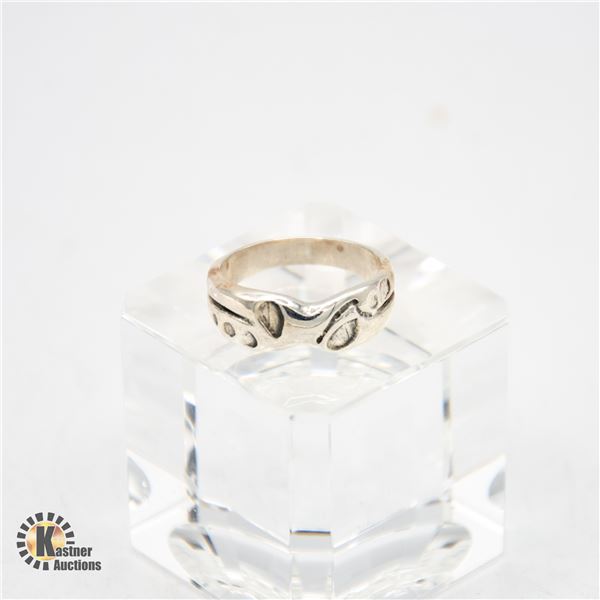 JP952-196 SILVER RING SIZE 6