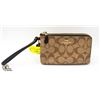 Image 1 : COACH DOUBLE ZIPPER WRISTLET WALLET