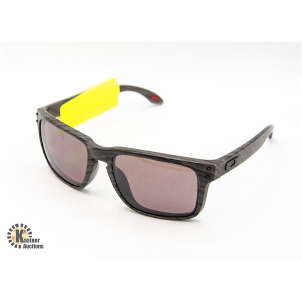 PAIR OF OAKLEY SUNGLASSES