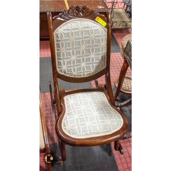 FOLDING VINTAGE ROCKING CHAIR