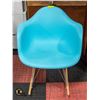 Image 1 : BLUE BUCKET ROCKER CHAIR